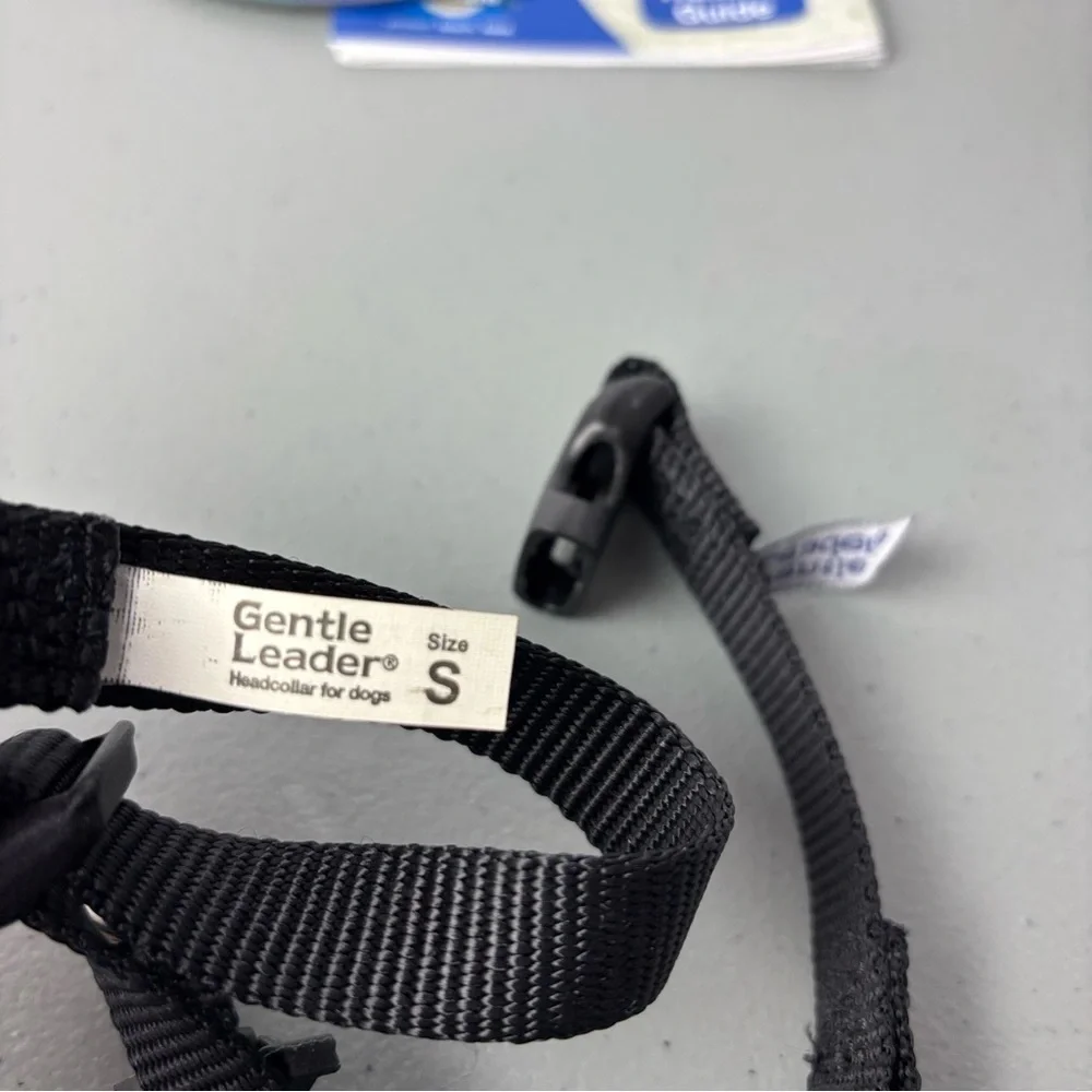 PetSafe Gentle Leader Headcollar Small Breed Up to 25 pounds Dog Collar DVD